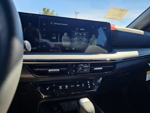 New 2025 Nissan Kicks SR w/ SR Premium Package image 33