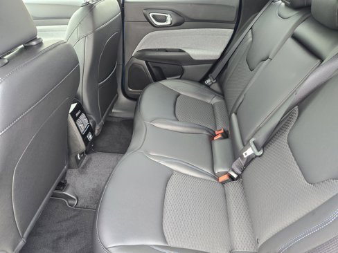 New 2025 Jeep Compass Latitude image 23