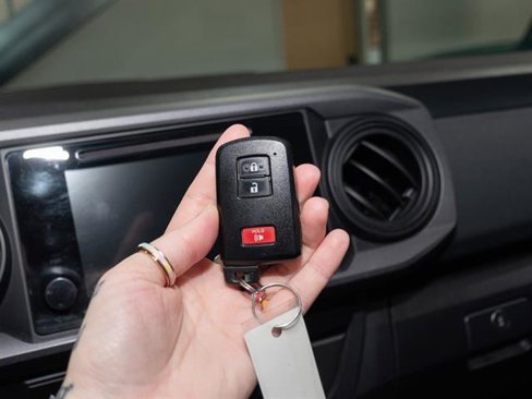 Used 2019 Toyota Tacoma TRD Off-Road image 13