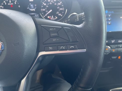 Used 2017 Nissan Rogue SL image 18