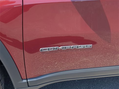 Used 2022 Jeep Compass Limited image 11