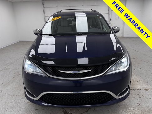 Used 2018 Chrysler Pacifica Limited image 2