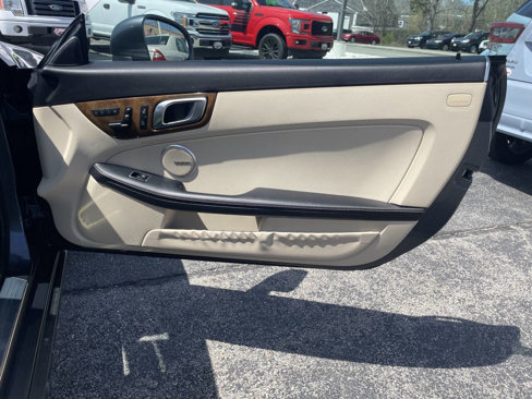 Used 2015 Mercedes-Benz SLK 250 image 21