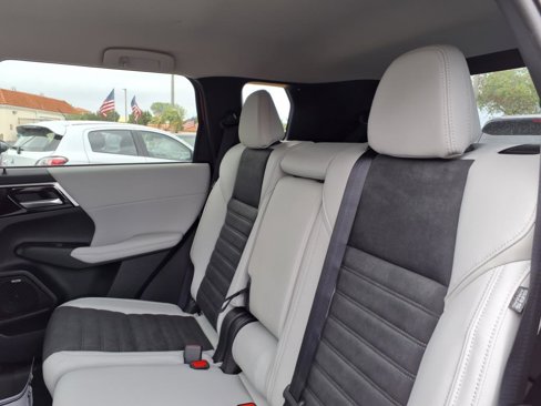 New 2025 Mitsubishi Outlander SE image 14