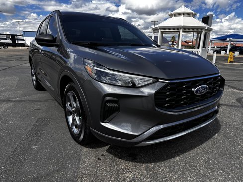 Used 2023 Ford Escape ST-Line image 2