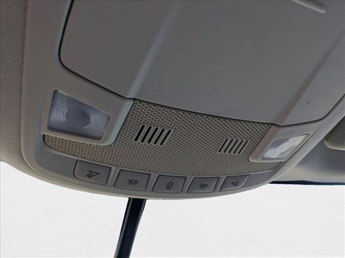 Used 2016 Ford Edge Titanium w/ Technology Package image 14
