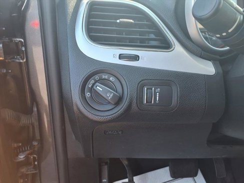 Used 2019 Dodge Journey SE image 20