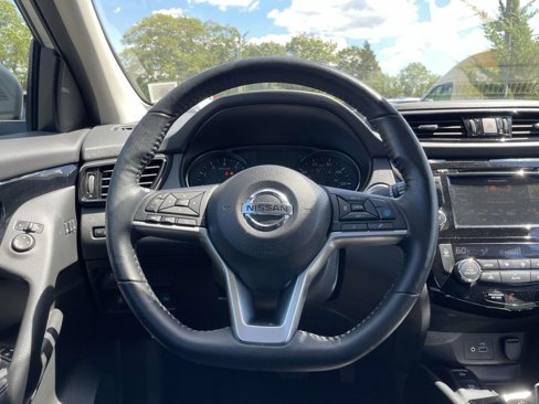 Used 2022 Nissan Rogue Sport SV w/ Technology Package image 19