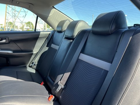Used 2014 Toyota Camry L image 26