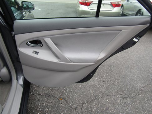 Used 2010 Toyota Camry image 25