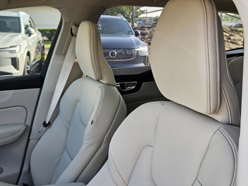 New 2025 Volvo XC60 B5 Plus w/ Protection Package Premier image 25