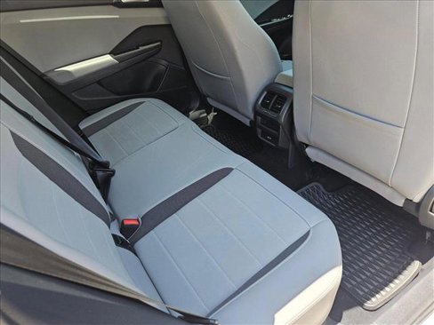 Used 2022 Volkswagen Taos SE w/ Panoramic Sunroof Package image 24