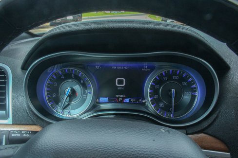Used 2017 Chrysler 300 C Platinum image 10