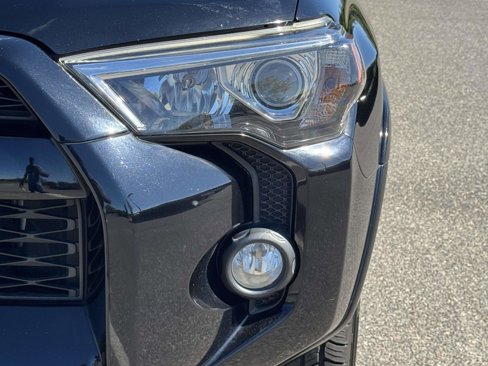 Used 2018 Toyota 4Runner 4WD image 6