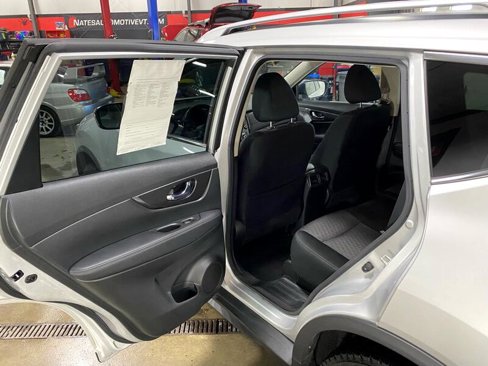 Used 2020 Nissan Rogue SV image 25