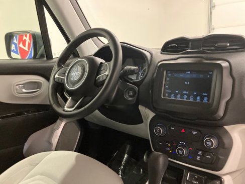 Used 2018 Jeep Renegade Latitude image 45