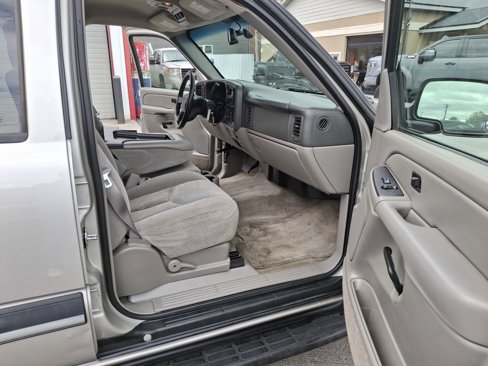 Used 2004 Chevrolet Tahoe LS w/ Cargo Package image 13