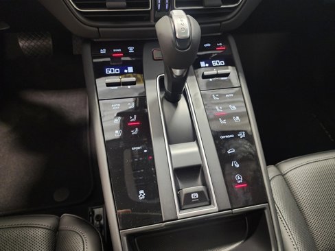 New 2025 Porsche Macan image 13