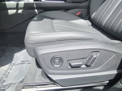 Certified 2022 Audi e-tron Premium Plus w/ Premium Plus Package image 18