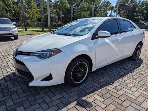 Used 2018 Toyota Corolla LE image 3