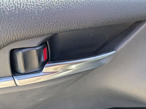 Used 2020 Toyota Camry SE w/ Cold Weather Package image 13