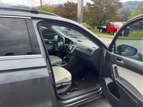 Used 2020 Volkswagen Tiguan SE image 17