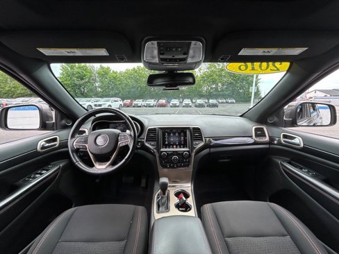 Used 2016 Jeep Grand Cherokee Laredo 75th Anniversary image 12