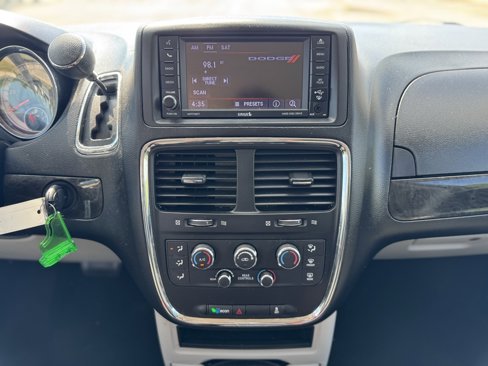 Used 2020 Dodge Grand Caravan SE w/ UConnect Hands-Free Group image 10