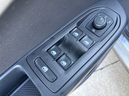 Used 2022 Volkswagen Taos SE image 11
