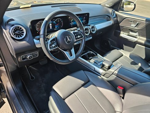 Used 2023 Mercedes-Benz GLB 250 4MATIC image 2