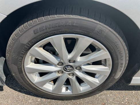 Used 2020 Toyota Camry LE image 13