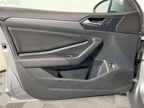 Used 2024 Volkswagen Jetta SE image 20