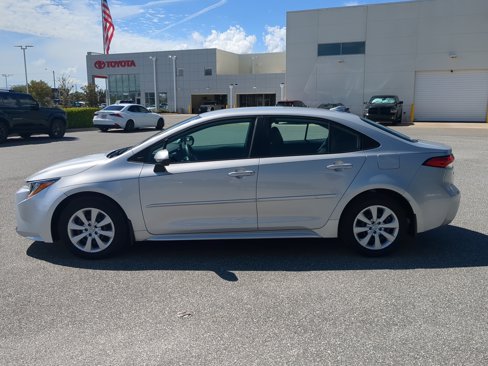 Used 2022 Toyota Corolla LE image 16