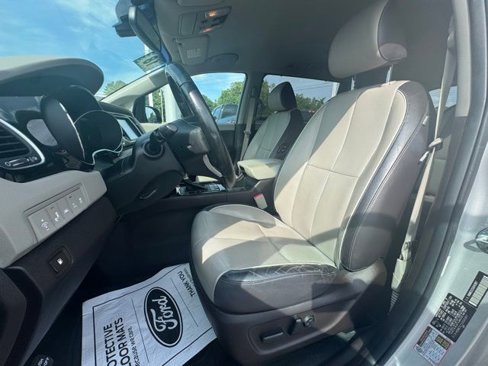 Used 2018 Kia Sedona SX Limited image 17