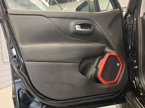 Used 2019 Jeep Renegade Trailhawk image 9