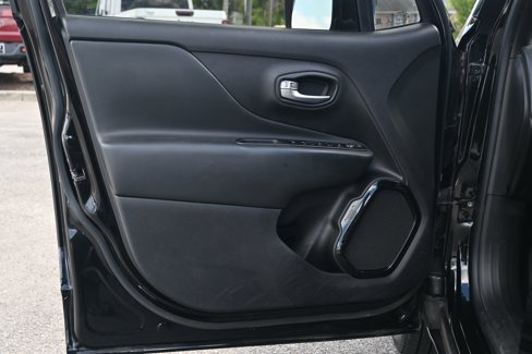 Used 2022 Jeep Renegade Altitude image 33