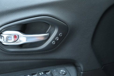 Used 2019 Jeep Cherokee Limited image 7