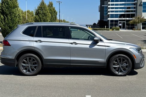 Used 2024 Volkswagen Tiguan SE image 3