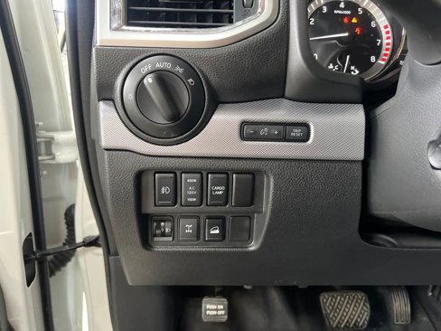 Used 2018 Nissan Titan PRO-4X image 18