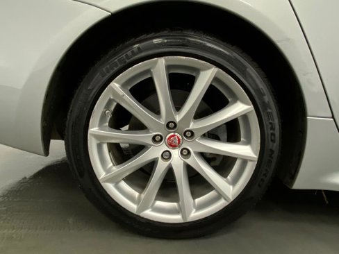 Used 2017 Jaguar XJ R-Sport image 17