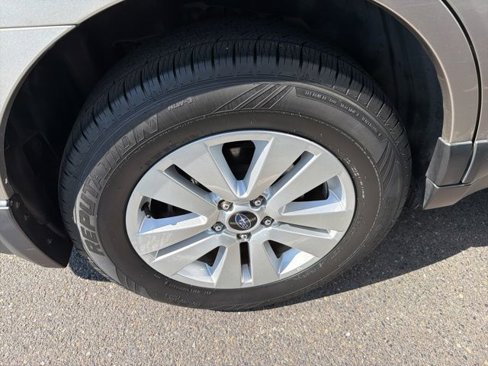 Used 2016 Subaru Outback 2.5i Premium image 19