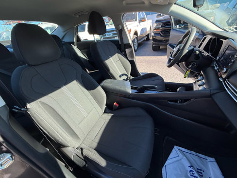 Used 2022 Hyundai Elantra SE image 22