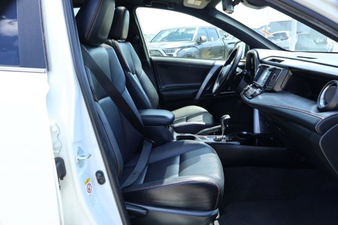 Used 2018 Toyota RAV4 SE image 8