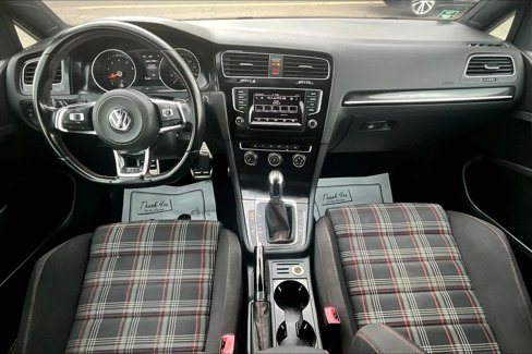 Used 2015 Volkswagen Golf S image 14