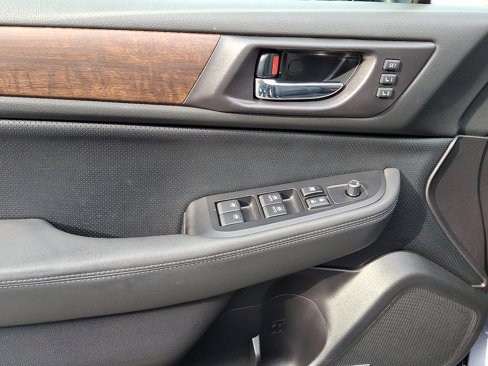 Used 2016 Subaru Outback 2.5i Limited image 13