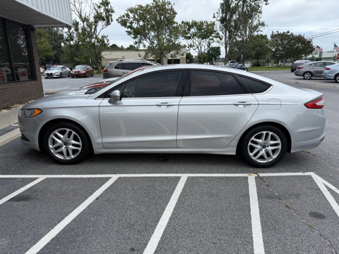 Used 2014 Ford Fusion SE image 2