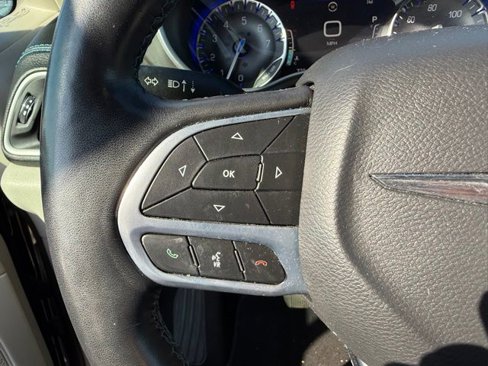Used 2021 Chrysler Pacifica Touring-L image 20