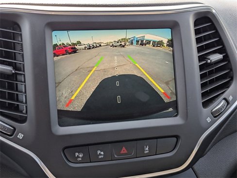 Used 2023 Jeep Cherokee Altitude Lux image 25