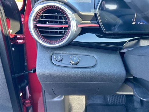 New 2025 Chevrolet Trax RS w/ Sunroof Package image 18