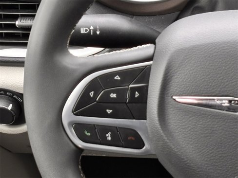 Used 2023 Chrysler Voyager LX image 13